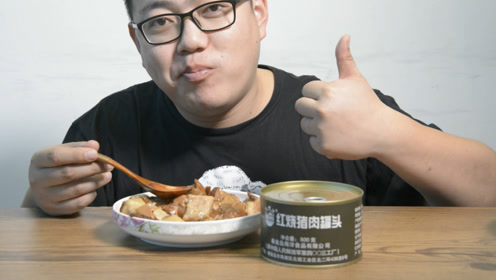 吃货胖哥挑战超大份红烧肉 吃的表情好诱人!