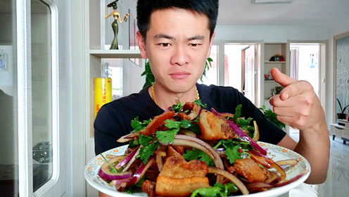 王小闹这样做五花肉,不但不腻还又香又脆,加一点洋葱,满屋香气