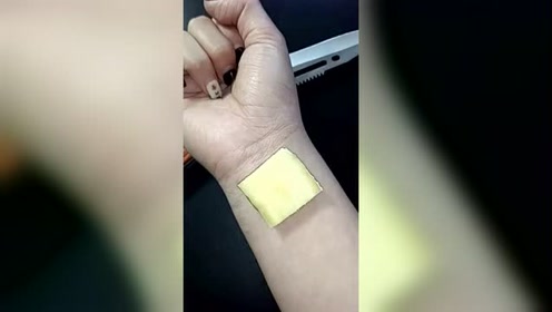 上车之前往胳膊上贴片生姜就好了