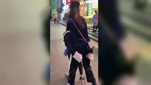 背人图片背影,背夫背人,背人图片简笔画_大山谷图库