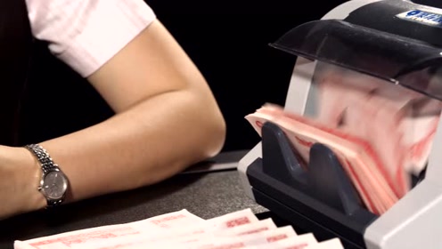 银行职员数钱超过点钞机,速钓王上鱼速度更快!