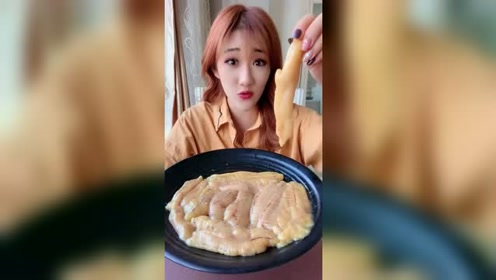 小姐姐用世界上最脏的罗非鱼籽,自制鱼子酱,这操作厉害了