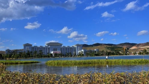 文山航拍:人工湖音乐喷泉夜景