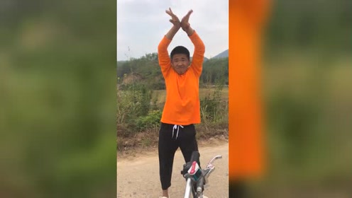 摇手动作图片,完整版袋鼠摇手,古筝摇指手型分解图片_大山谷图库