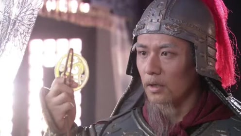 刘义看见王宝钏脖子上的玉佩,认出了薛平贵就是失散多年的皇子,王宝钏